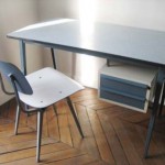 Bureau Friso Kramer, années 50. pieds compas métal, plateau formica. L120 x 60 x74