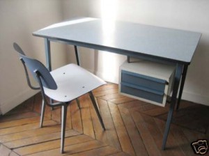 Bureau Friso Kramer, années 50. pieds compas métal, plateau formica. L120 x 60 x74