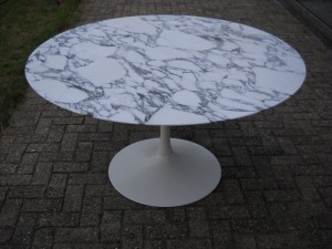 Table tulipe d'Eero Saarinen pour Knoll