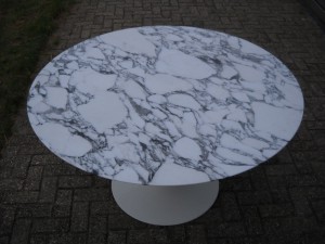 Table tulipe d'Eero Saarinen pour Knoll