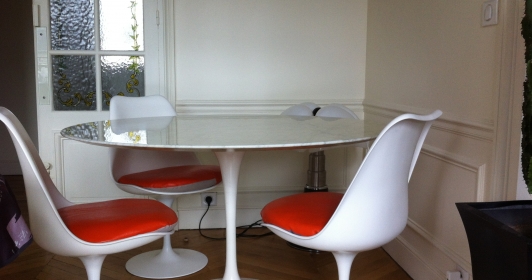 Table tulipe Saarinen Knoll international