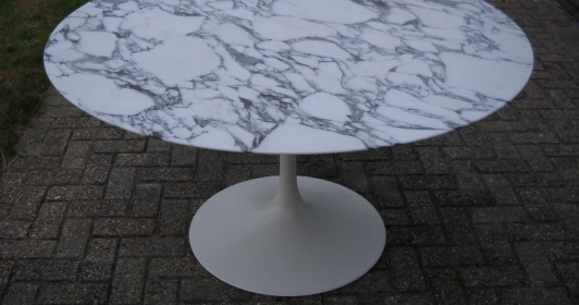 Table tulipe d’Eero Saarinen pour Knoll