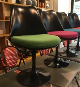 Série de 4 chaises Tulip noires Saarinen édition Knoll