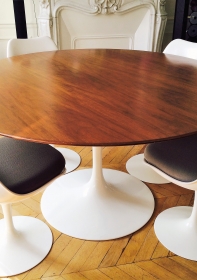 Table tulipe Saarinen de Knoll en noyer