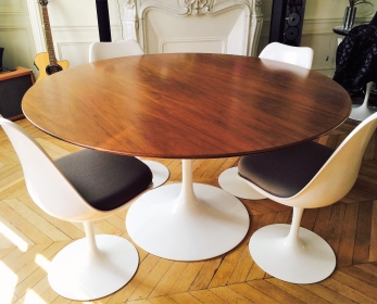 Table tulipe Saarinen de Knoll en noyer
