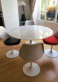 Table tulipe en marbre Saarinen édition Knoll