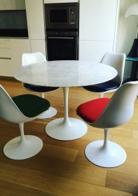 Table tulipe en marbre Saarinen édition Knoll