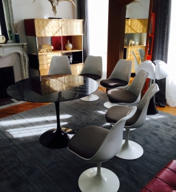 Table tulip Saarinen édition Knoll marbre noir Marquina