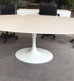 Grande table tulip ovale édition Knoll vintage