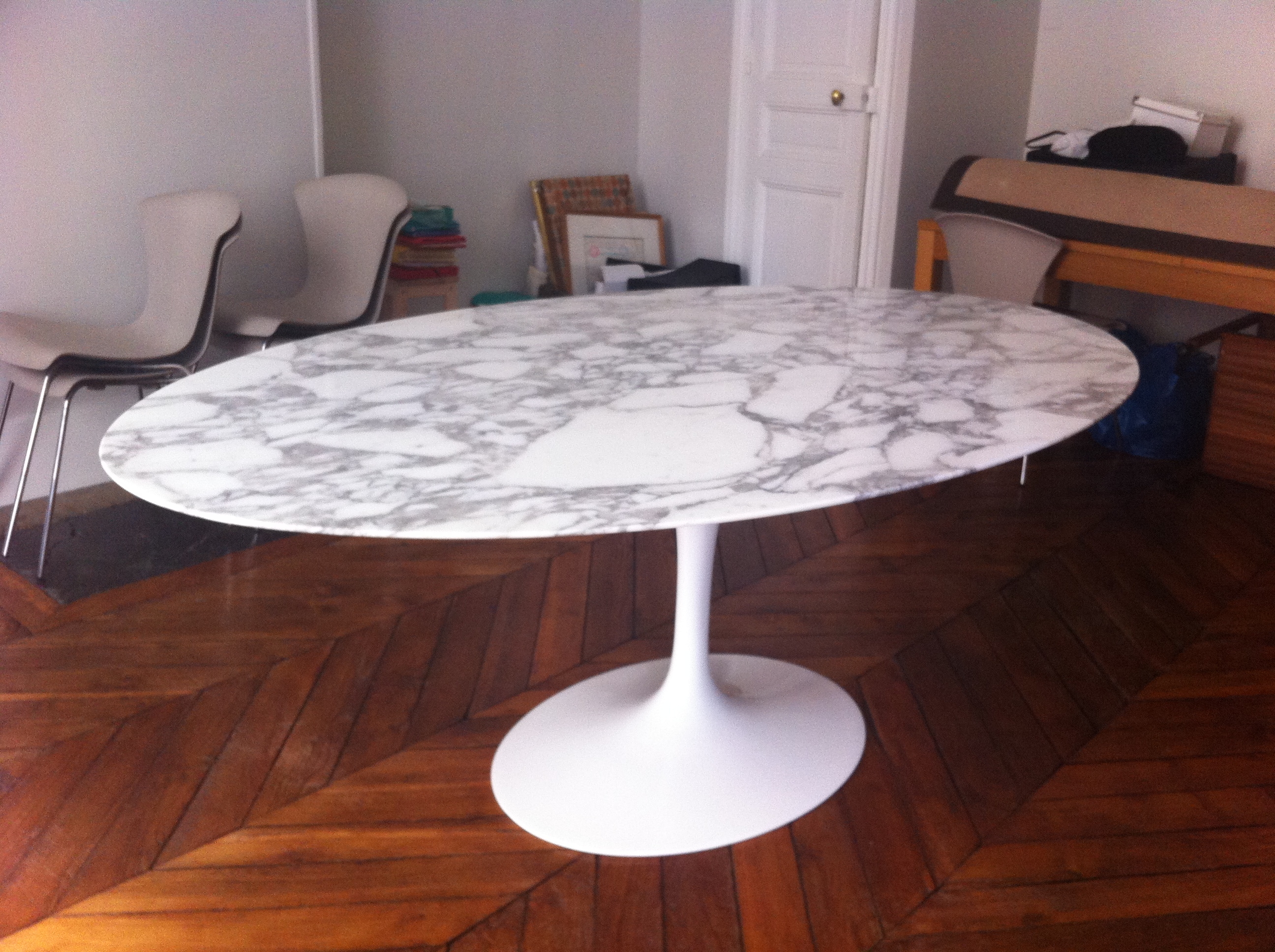 Table tulip ovale Saarinen édition Knoll