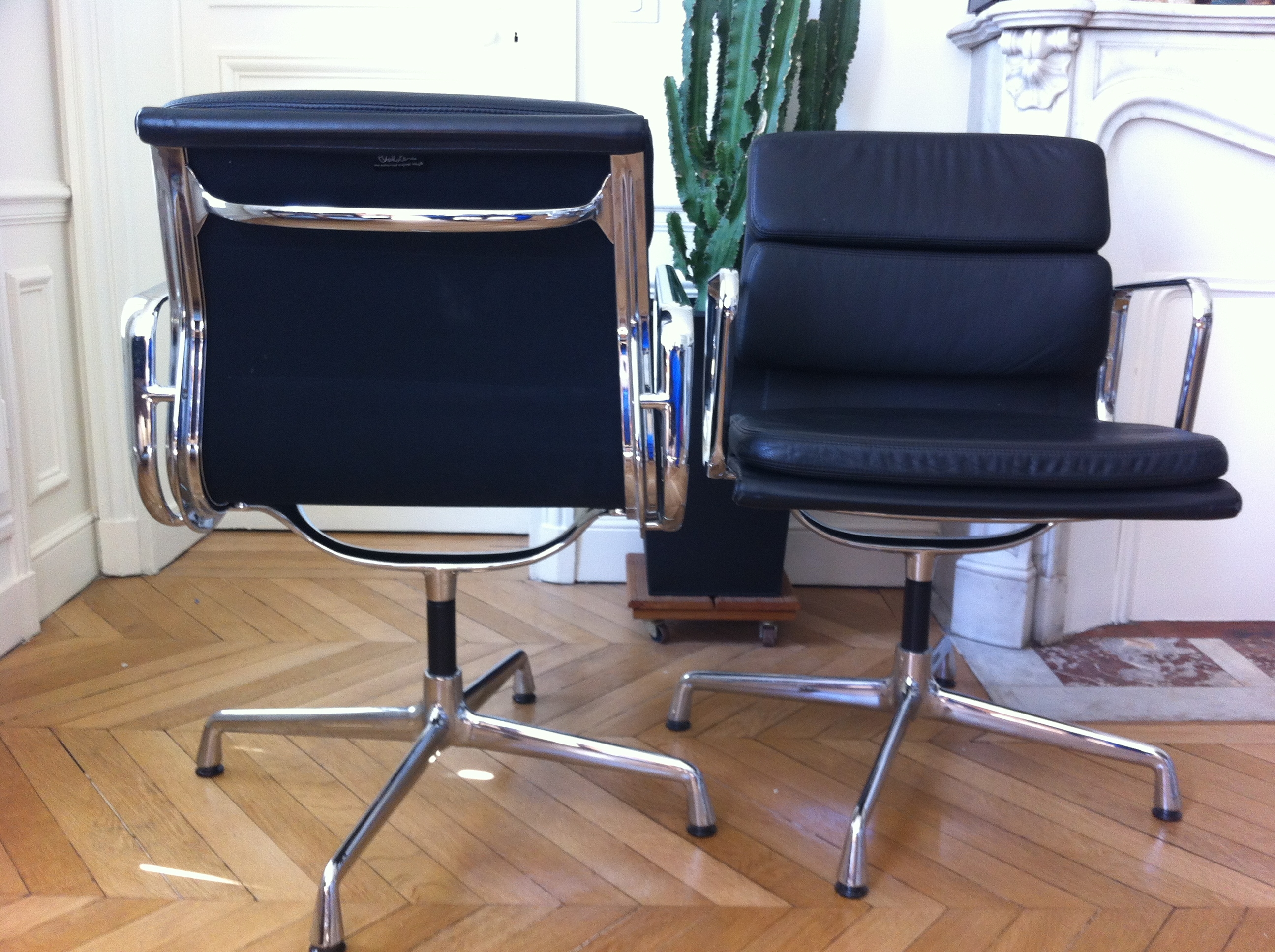 Fauteuils Soft Pad Charles Eames pour Vitra