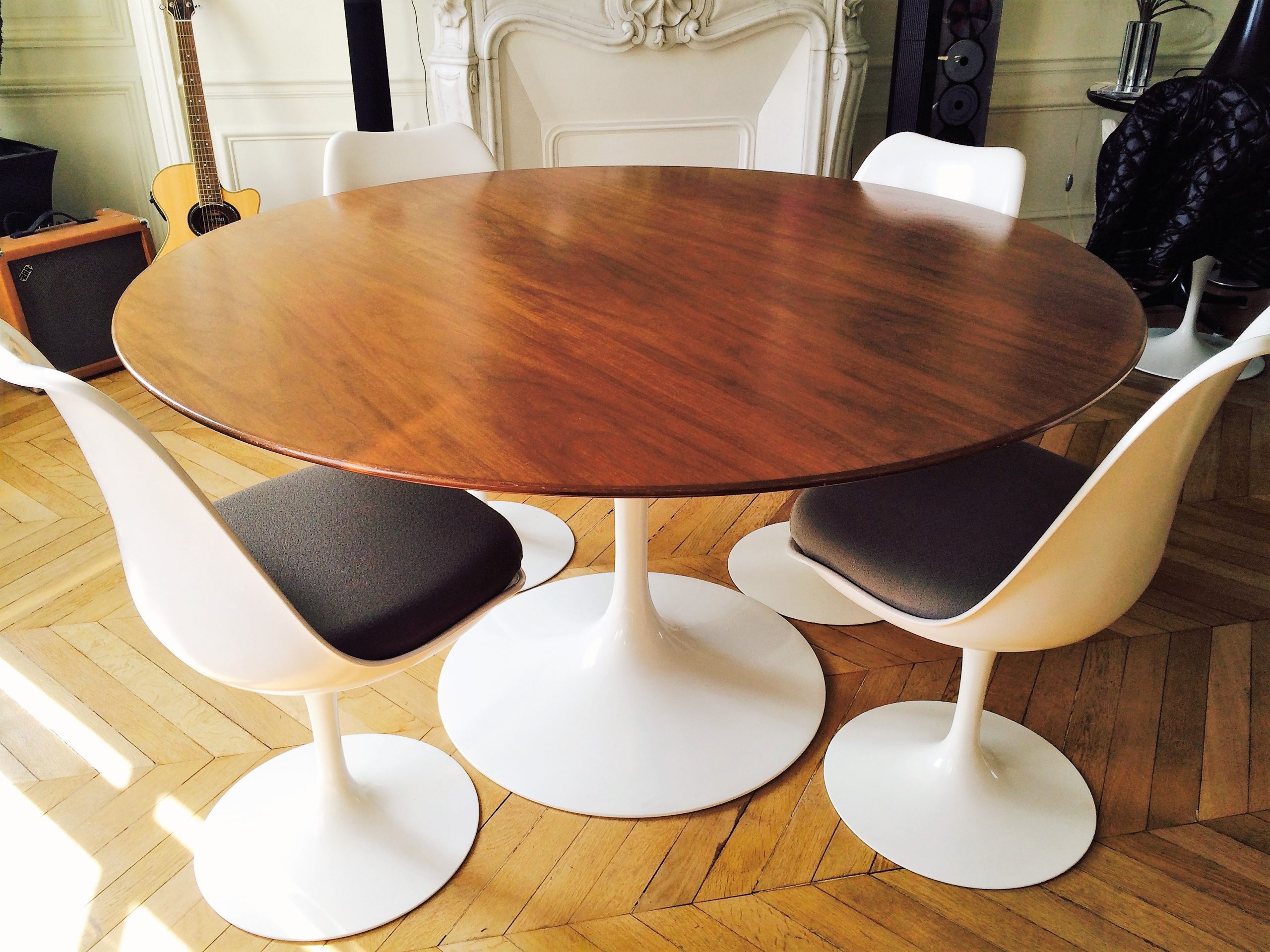 Table tulipe Saarinen de Knoll en noyer