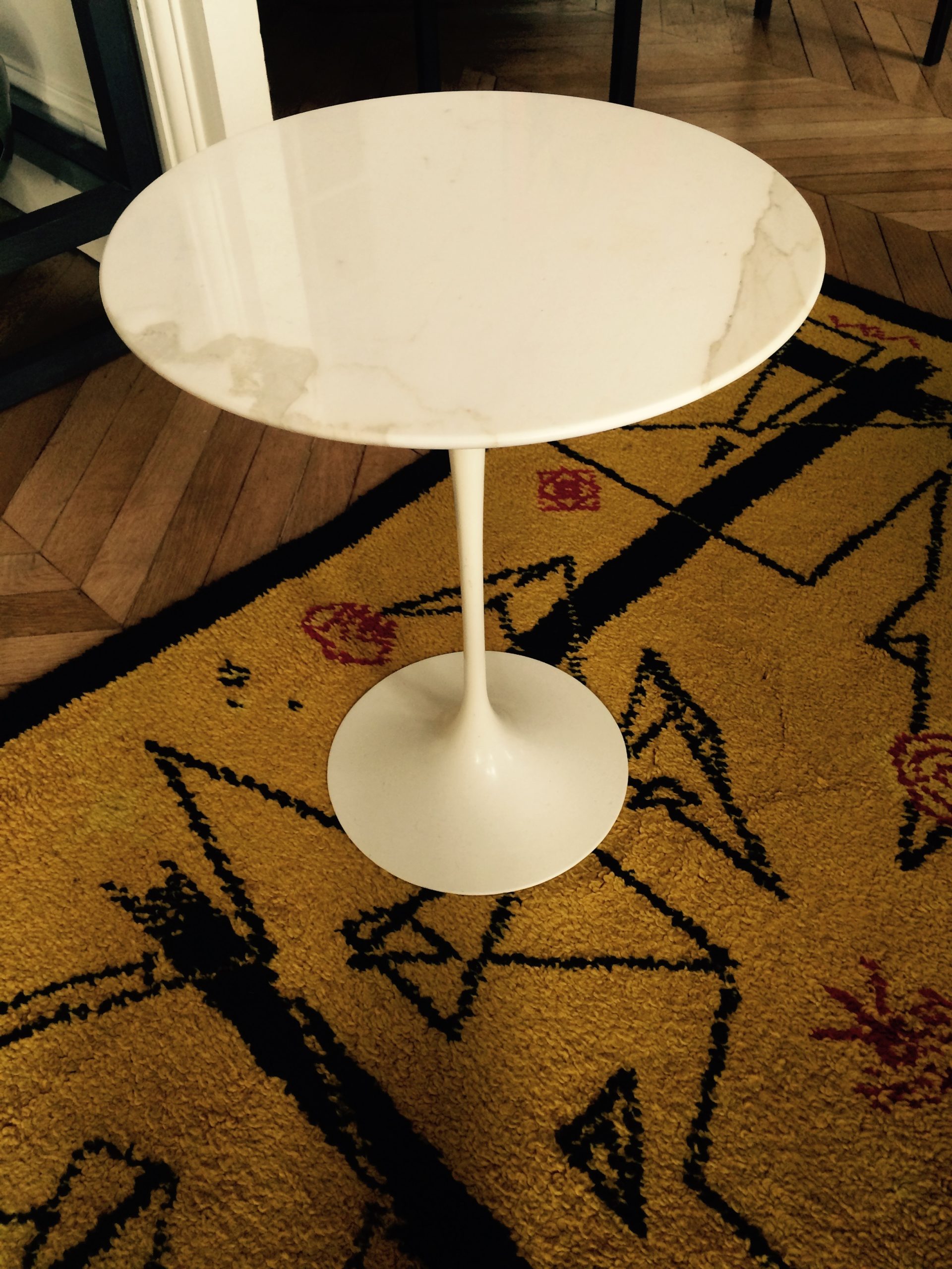 Guéridon tulipe Saarinen en marbre édition Knoll