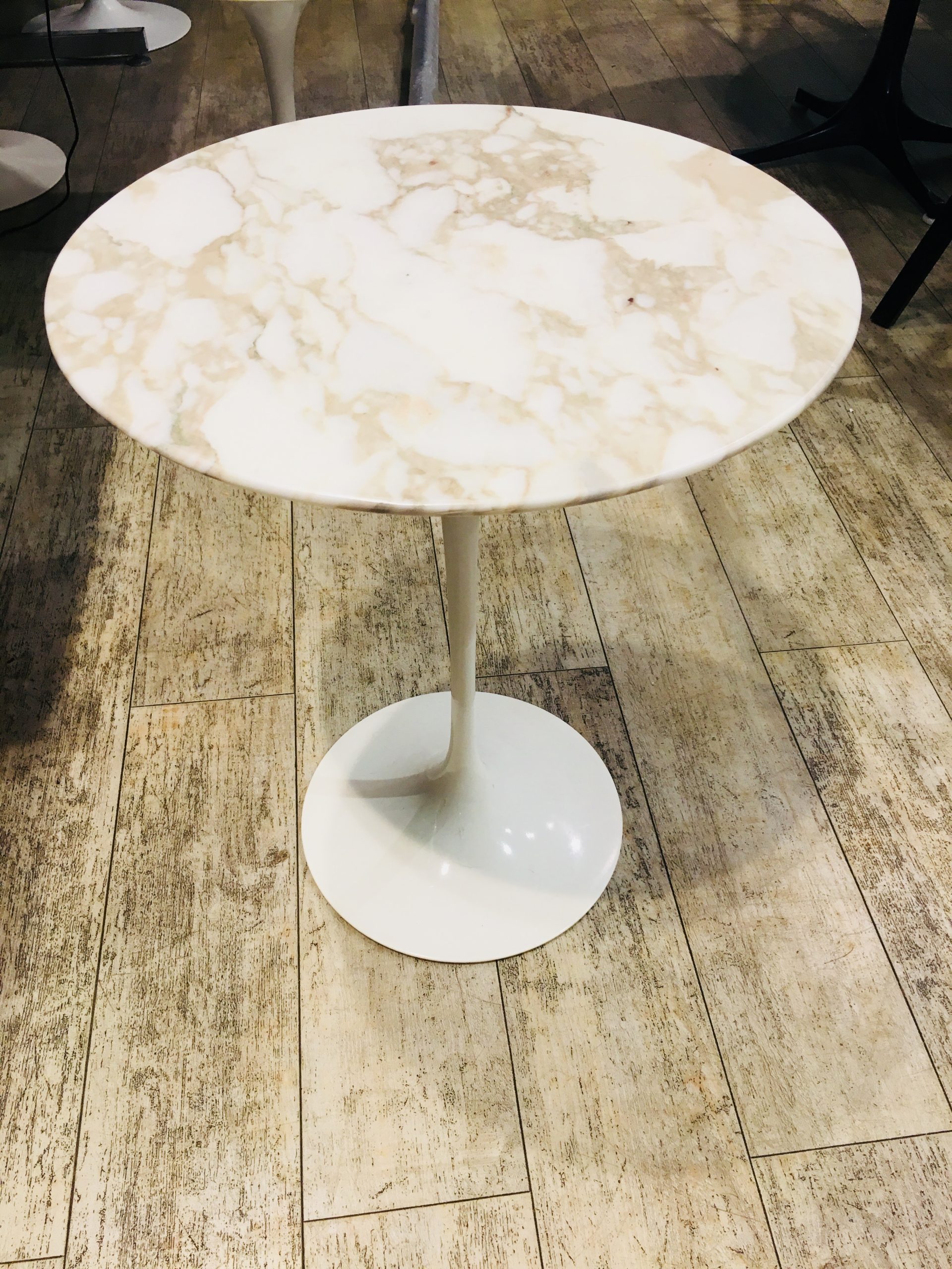 Guéridon Saarinen Knoll